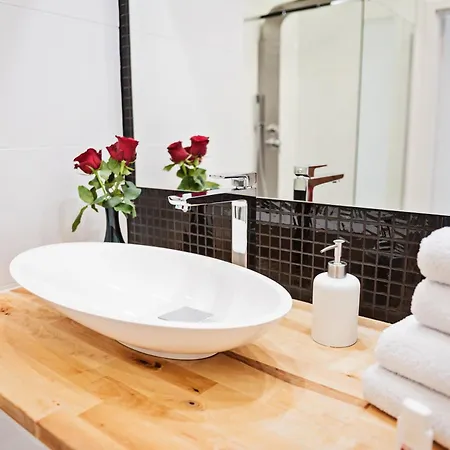 Warta Riverside & Old Town Luxury דירה